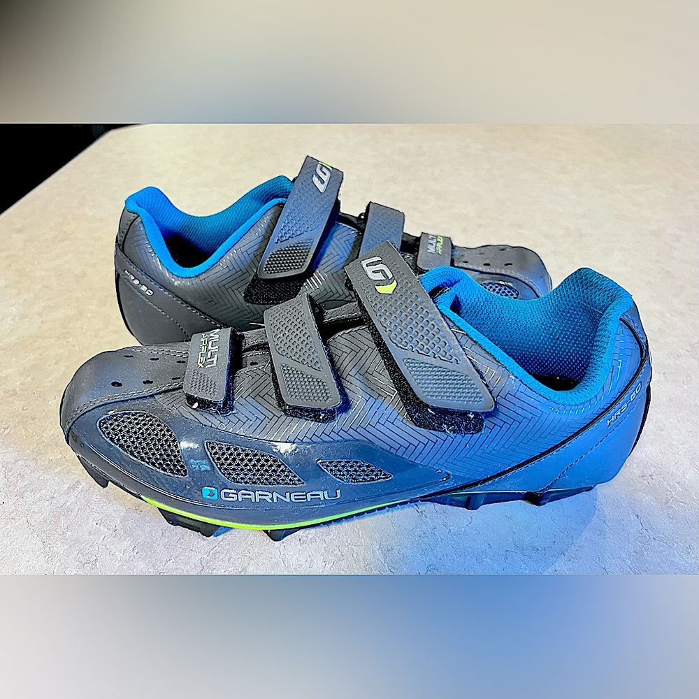 Size 9 women’s cycling shoes